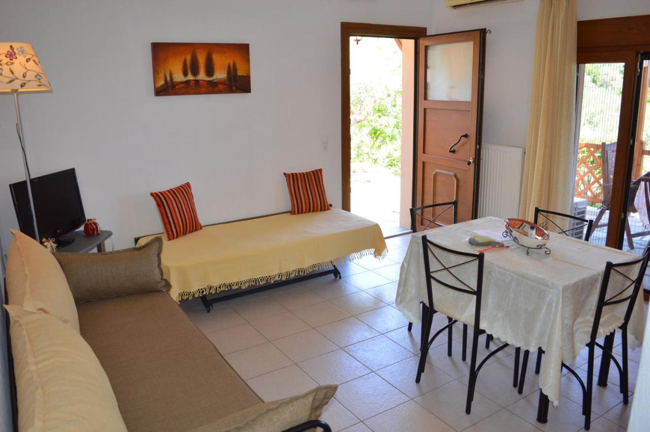 Remvi Apartments Skopelos Town Exterior photo