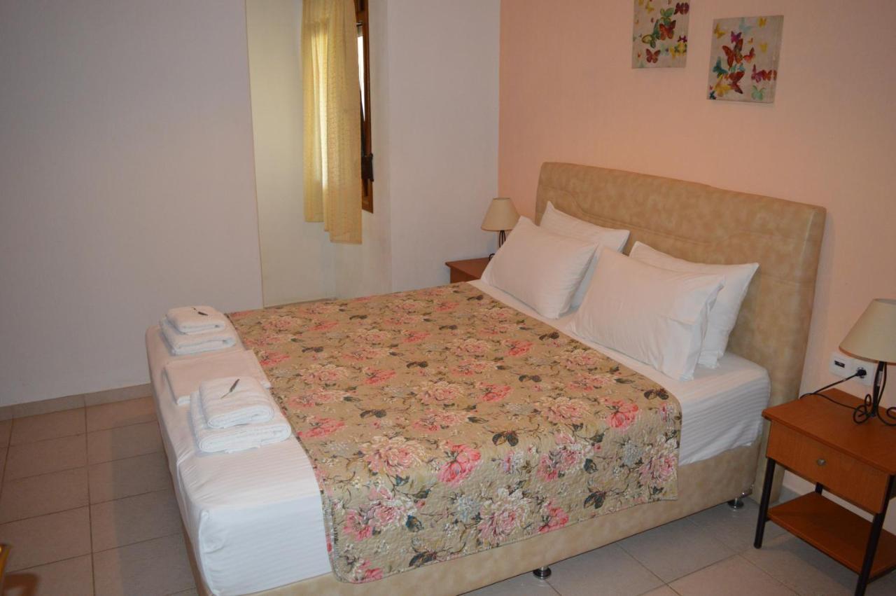 Remvi Apartments Skopelos Town Exterior photo