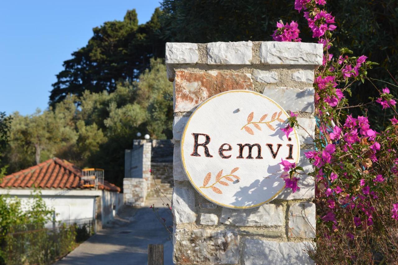 Remvi Apartments Skopelos Town Exterior photo