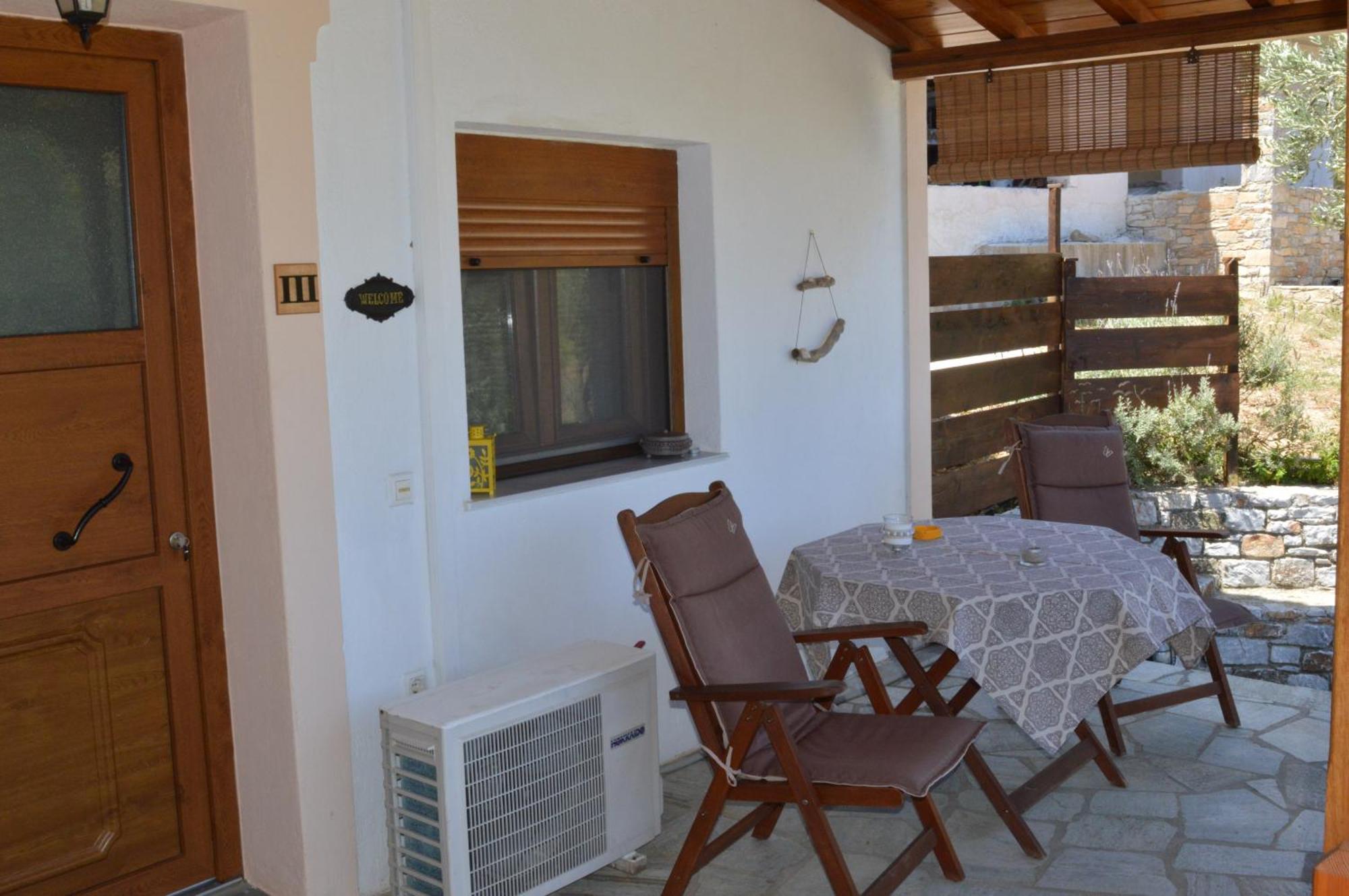 Remvi Apartments Skopelos Town Room photo