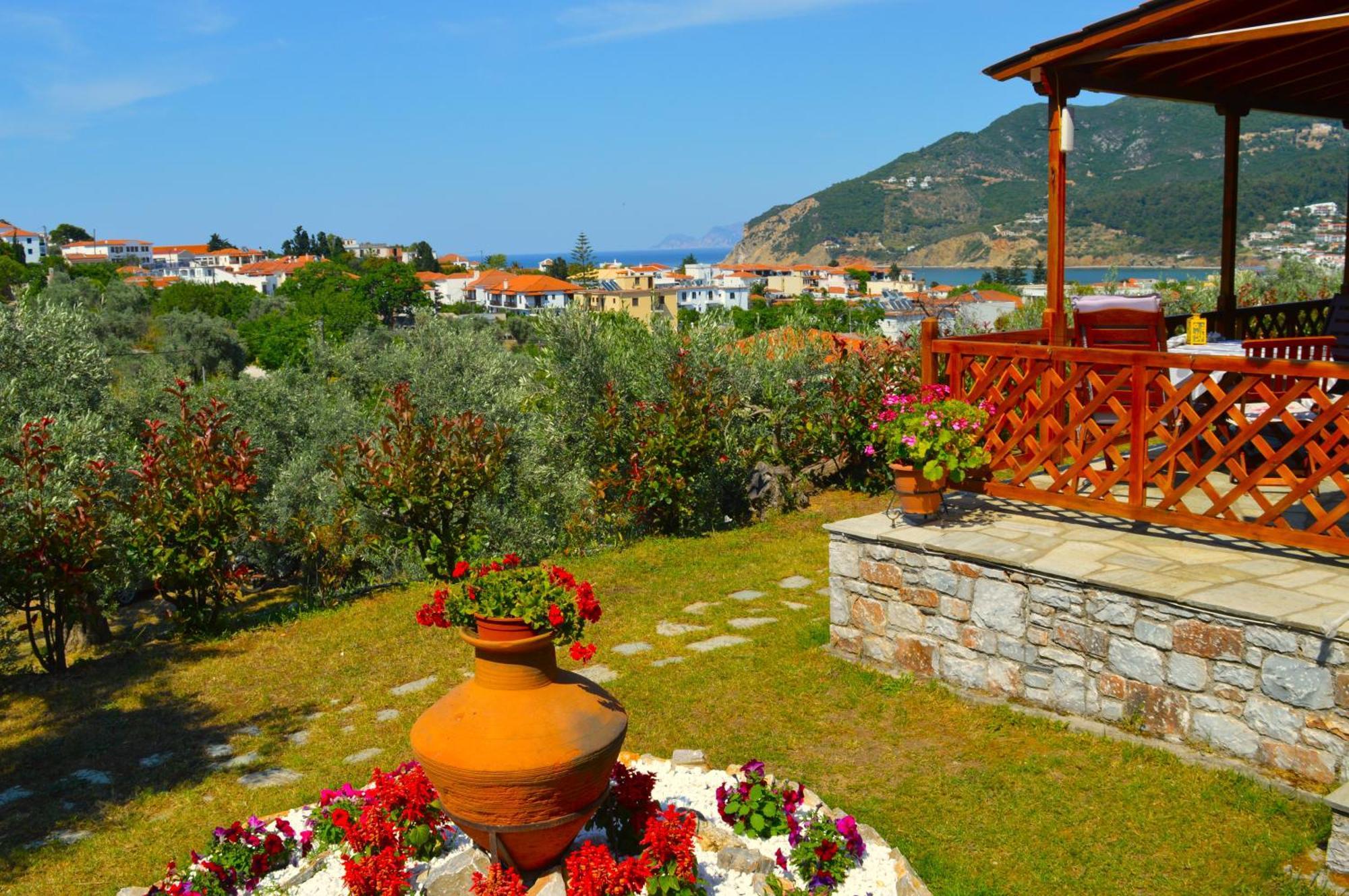 Remvi Apartments Skopelos Town Exterior photo