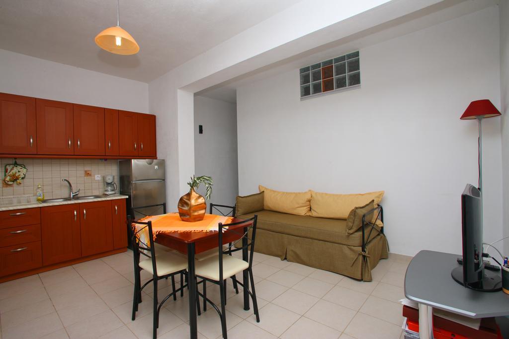 Remvi Apartments Skopelos Town Exterior photo